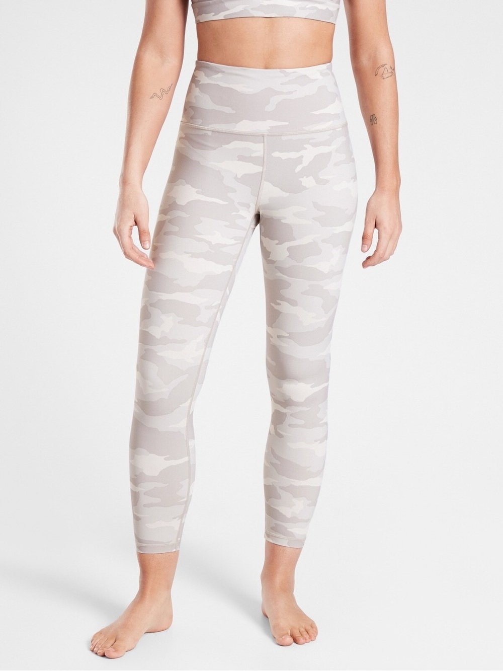 Athleta Women’s Elation 7/8 Leggings Size Medium Light Camo Print